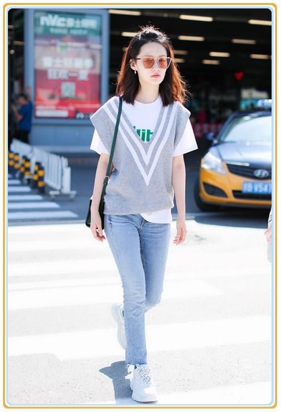 看了28岁李沁的仔裤，再看41岁陈数，网友：果然腿细就是资本！