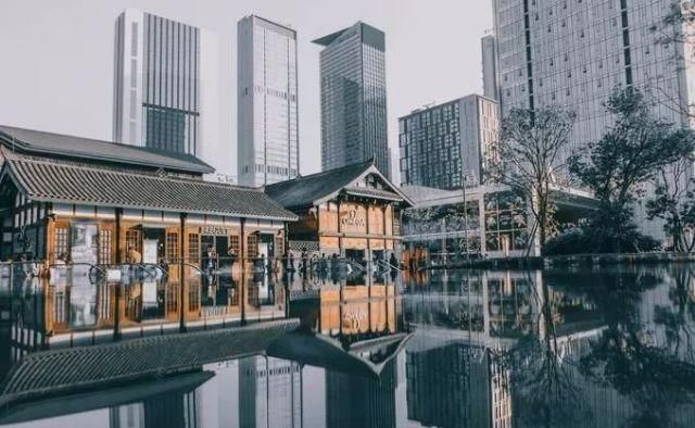 在成都，除了“街头走一走”，还有“山中半日闲”