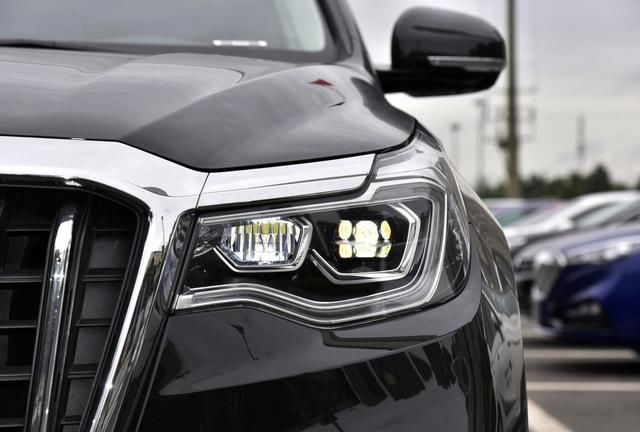  『中大型SUV』30多万的V6豪车，看车标比奔驰更贵气，硬实力完全不输70w奥迪Q7
