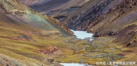 哈拉湖地区中国6大无人区之一,野狼的密度非常的高,人很少!