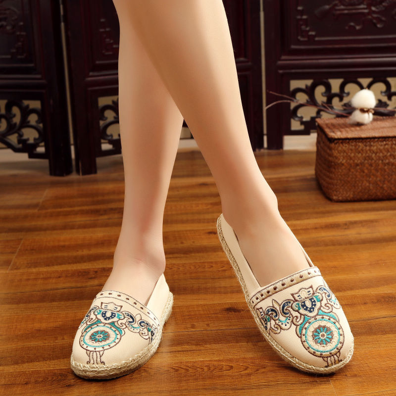 “老北京布鞋”终于出新款了，防滑又养脚，送妈妈刚刚好