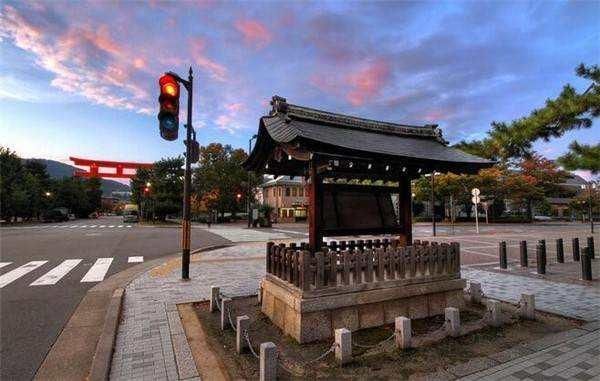 日本比中国发达,为何日本看不到豪车中国却遍