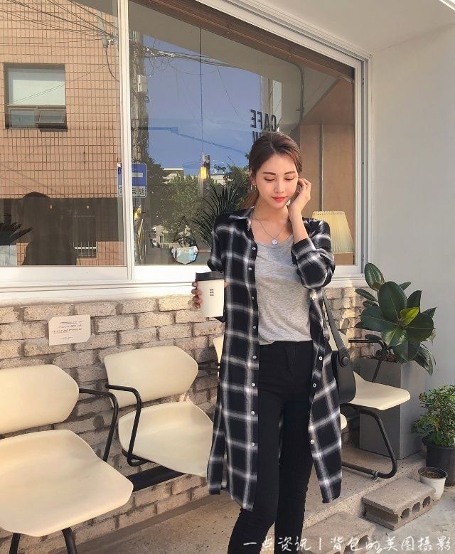 人像摄影：小姐姐露出白皙的大长腿十分吸睛