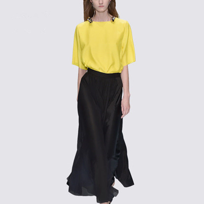 月入2万的姐姐真会打扮，穿这样的上衣+阔腿裤套装，太有女人味