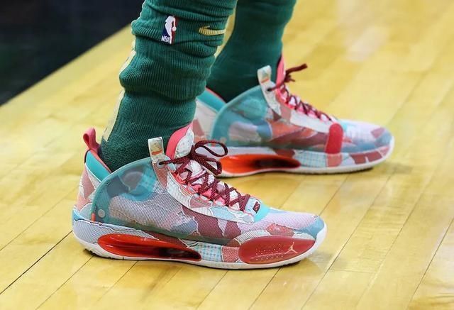  「球鞋」NBA球员上脚：塔图姆这赛季穿的球鞋，超多AJ34个人配色！
