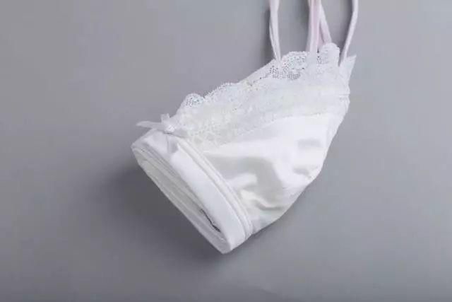 越来越多女明星“真空”出街,内衣真的这么讨厌?