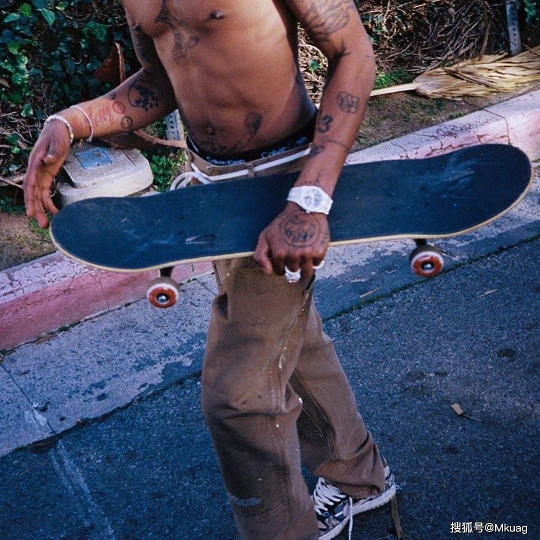  「竟然」TravisScott最近如此钟爱滑板的原因竟然是因为他？