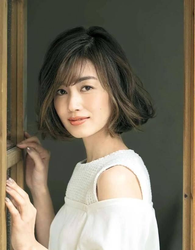  「博主」看完这个博主的条纹搭配 你会365天每天都想穿条纹