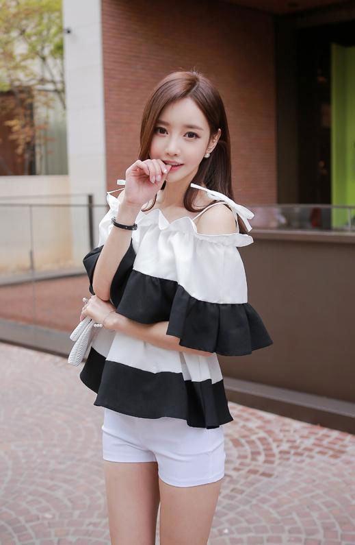 街拍：身姿曼妙迷人的小姐姐，穿着修身细腻优雅！