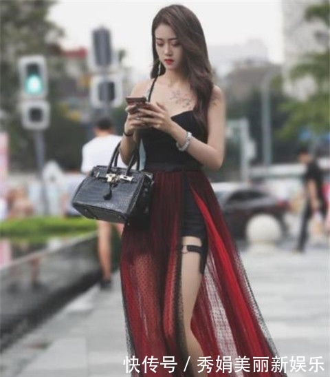  『粉色』街拍：身穿粉色上衣的小姐姐，忧郁的表情，可爱又动人