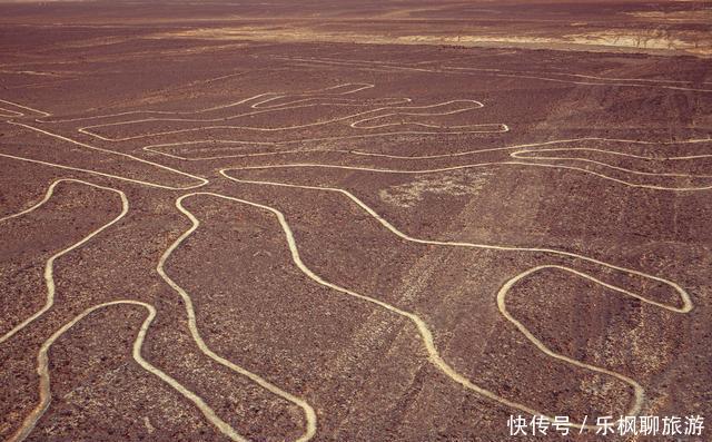 世界最干燥的地区,一座天然湖水为中心小镇,至今生活着96户居民