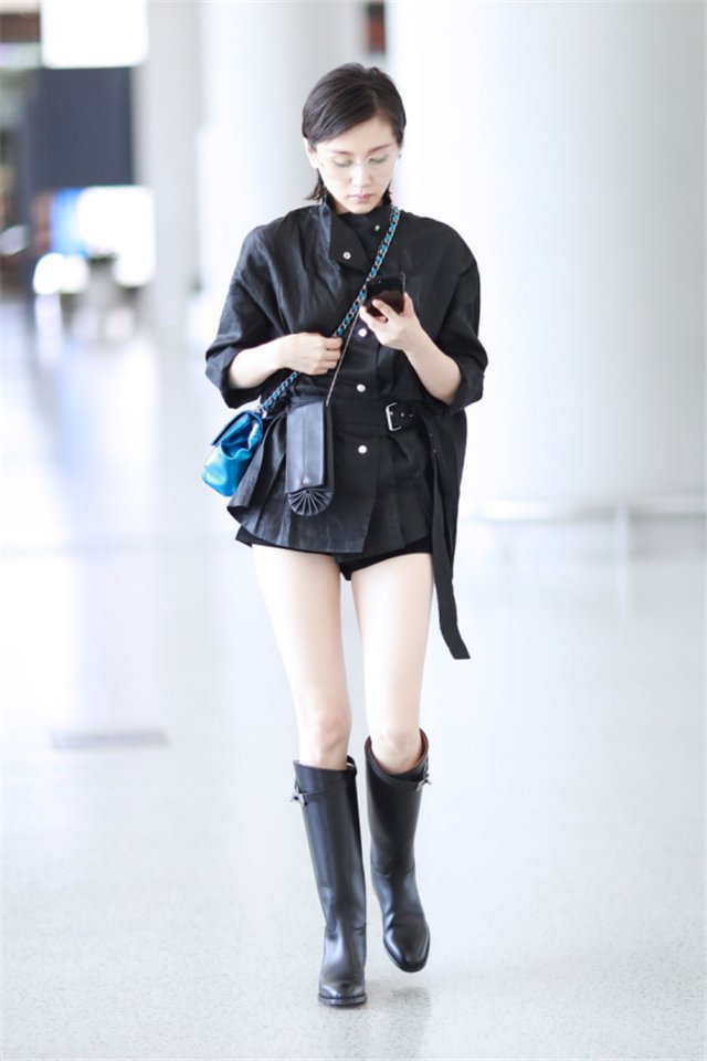 靴子■个矮的女人别穿高跟鞋,今年流行这4双“平底鞋”,不累脚还显高