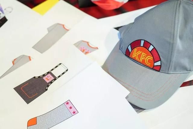 吃肯德基还能拥有安娜苏设计的“小苏包”？这波操作我服！