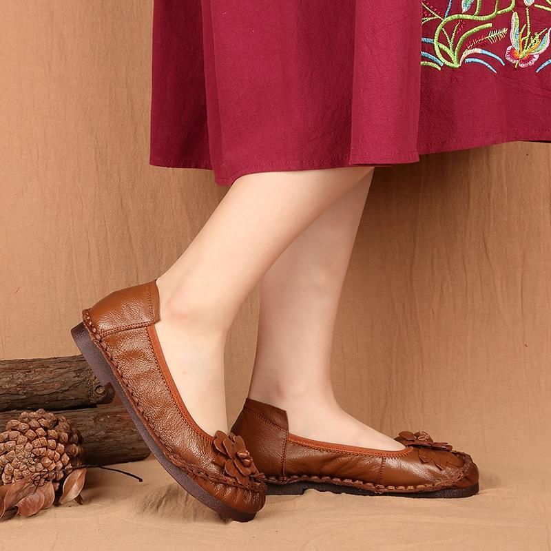 40岁女人穿高跟鞋太累，试试初秋妈妈鞋，不累脚还能穿出时髦感