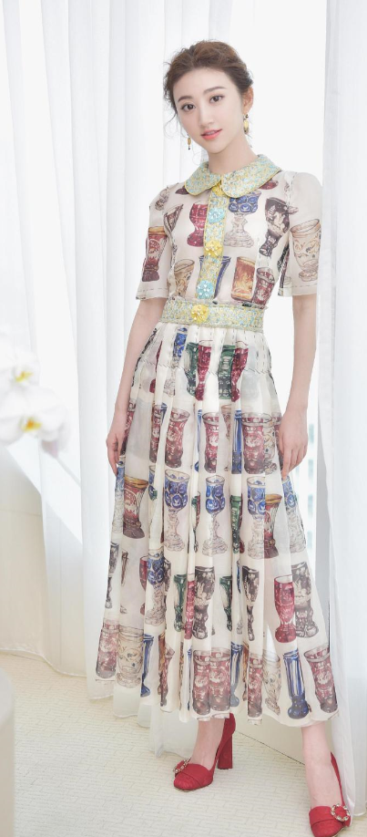 景甜杨幂关晓彤的红色高跟鞋，让一众网友眼馋不已