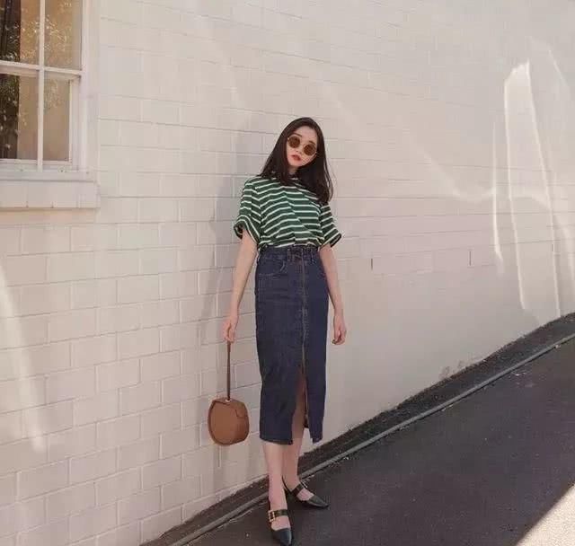  春天@条纹T恤经久不衰，春天这样穿就很chic！