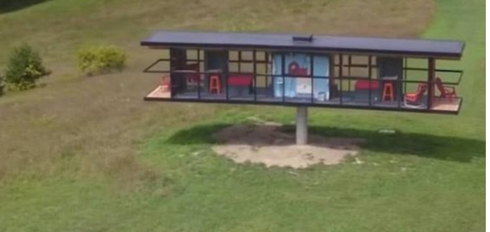 美国一个奇特的房子，房子里的人要保持两端平衡，否则就会倾斜！