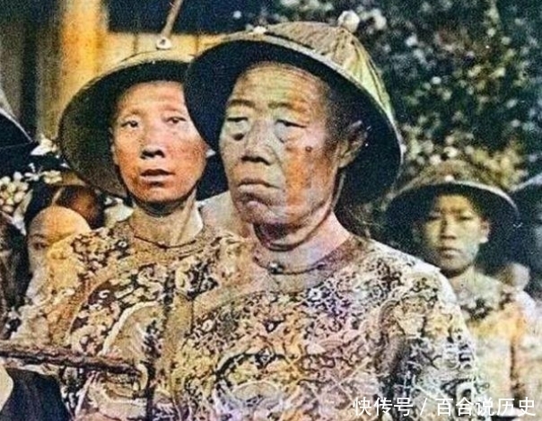 #看起来#李莲英到底长啥样?和慈禧同框扮观音彩照曝光,据说年轻时面冠如玉