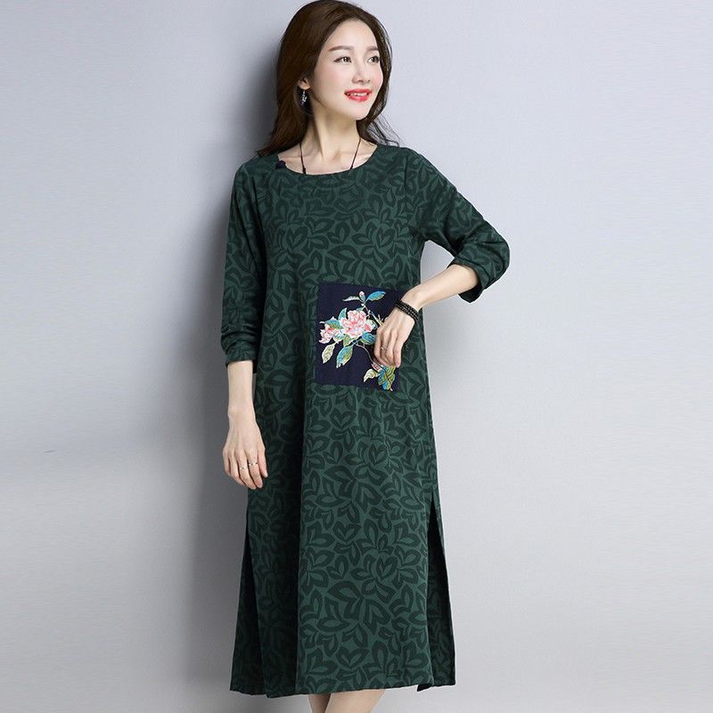 假如你不止51岁，要穿年轻点，棉麻秋裙+裸鞋，美得令人着迷