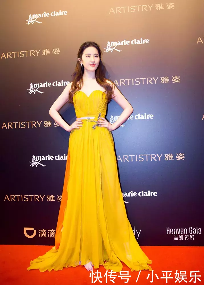 刘亦菲越长越美,薄纱抹胸裙惊艳众人,网友:像个仙女一样!