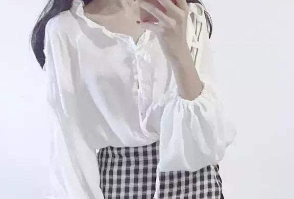 为什么很多女生会在白色或者浅色衣服里穿黑色内衣