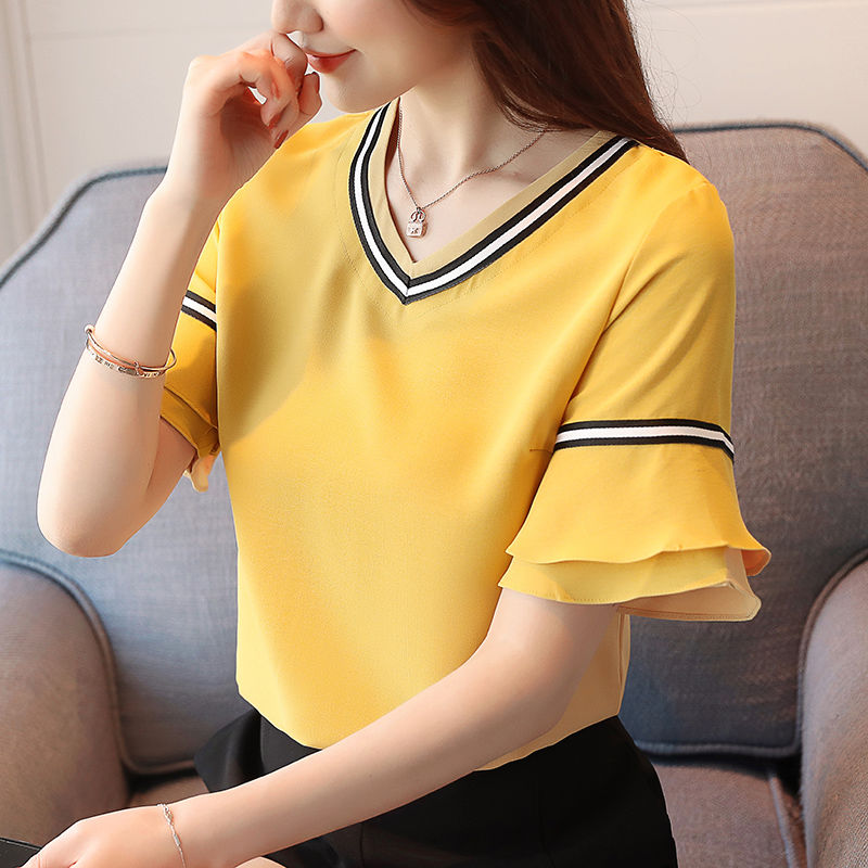 丰盈女人真会穿，不穿包臀裙穿“紧身衣”，风情万种