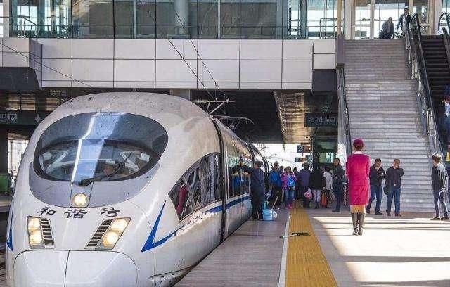 中国高铁禁止吸烟，但日本却高铁却允许吸烟，还配备专门的吸烟室