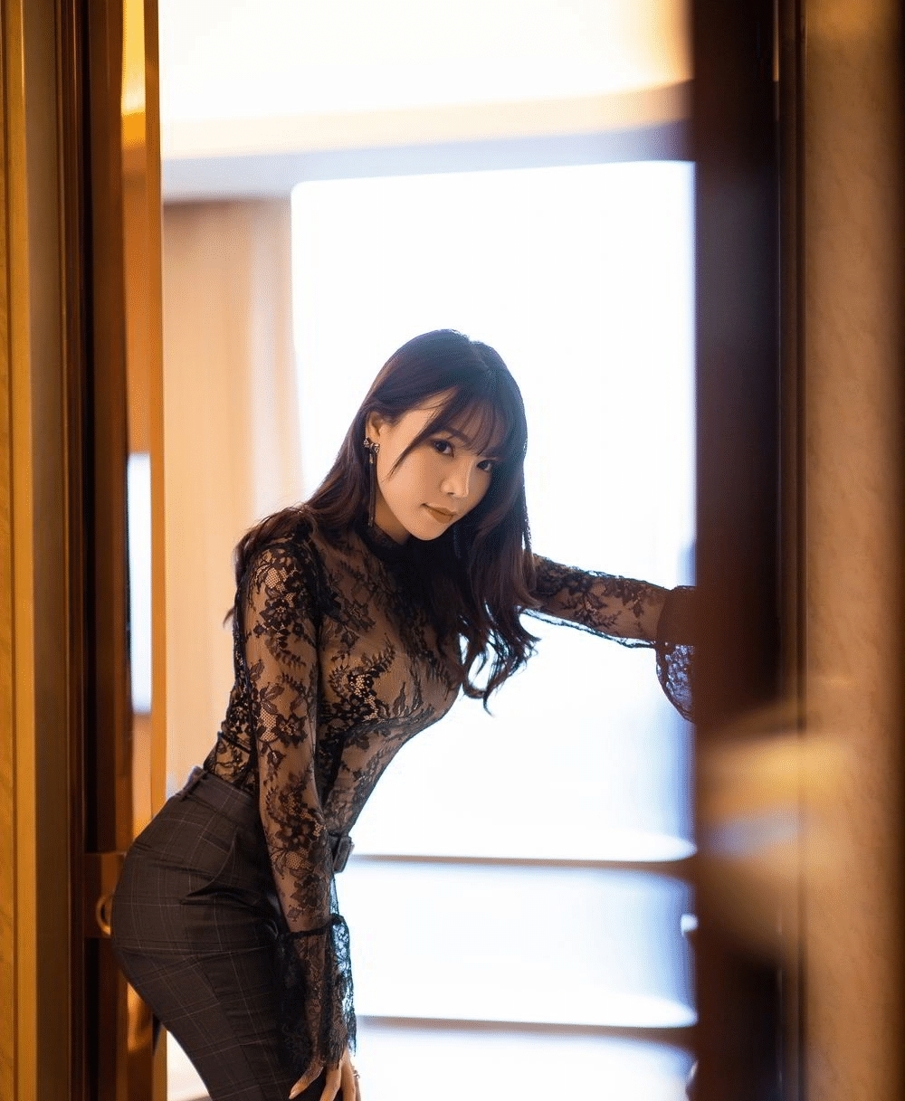  偏爱@老板娘另辟蹊径，偏爱穿“男人裤”，关键还很美呢