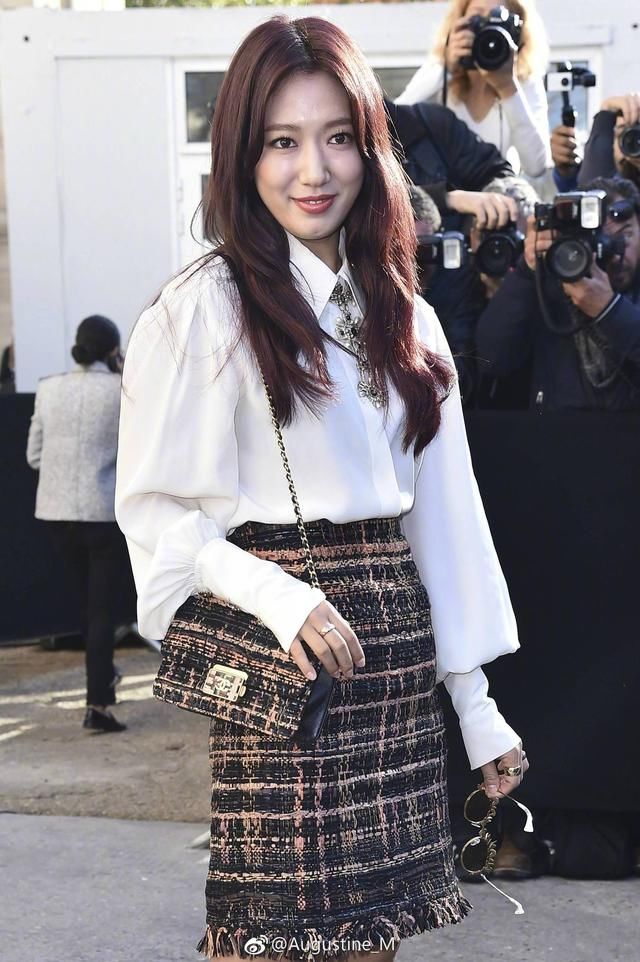 朴信惠怎么这么胖了!膀大腰圆双下巴都出来了，网友都嫌弃!