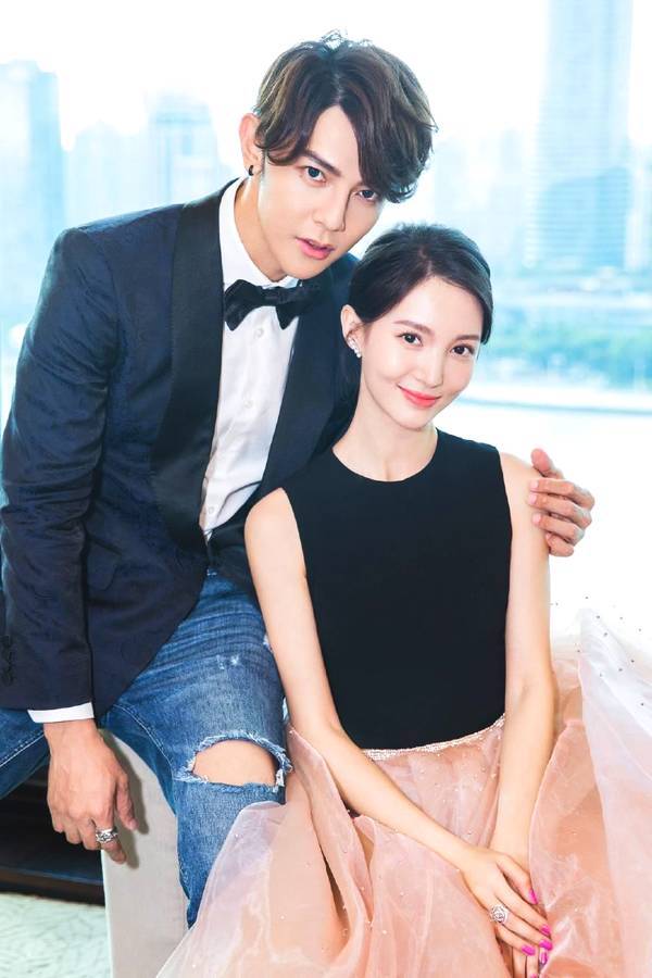 金晨腿咚汪东城太撩人,两人微博频频互动,差