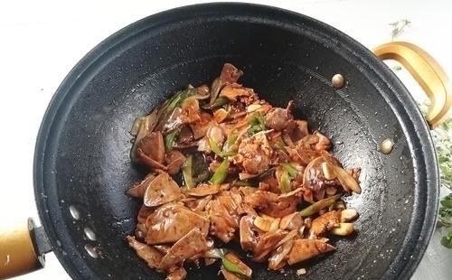  『发护发』白头发多吃黑芝麻不如吃它，养发护发，还能使白发变黑发