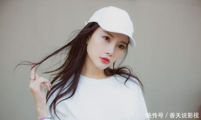 李小璐的撩人身材照，第一张好身材一览无余，最后一张女人味十足