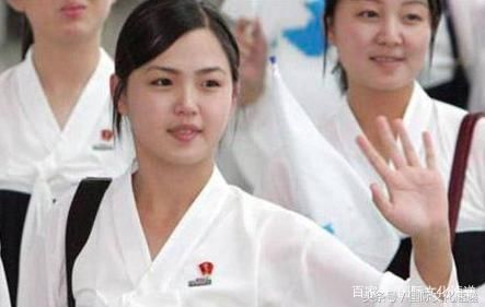 各国第一夫人穿传统服装:梅拉尼娅穿旗袍秀中国美,英拉泰国风情