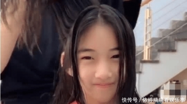 『女生』初中女孩换了款女神波浪卷后,居然变成高冷御姐,女生:不敢相信