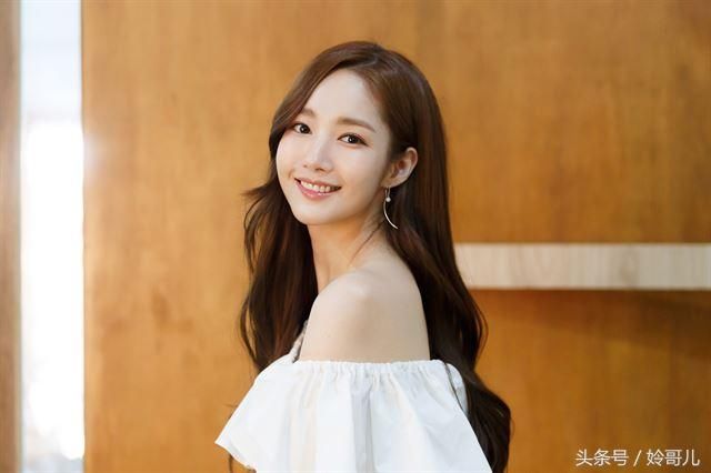 李敏镐前女友朴敏英否认与朴叙俊恋爱，一度委屈落泪称是网友造谣