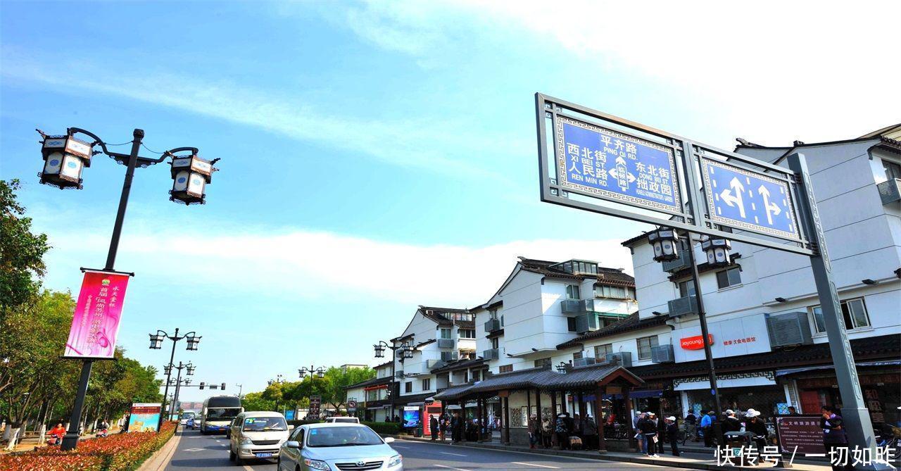 江苏最发达的城市，GDP近2万亿，但市区却没高楼，至今也无机场