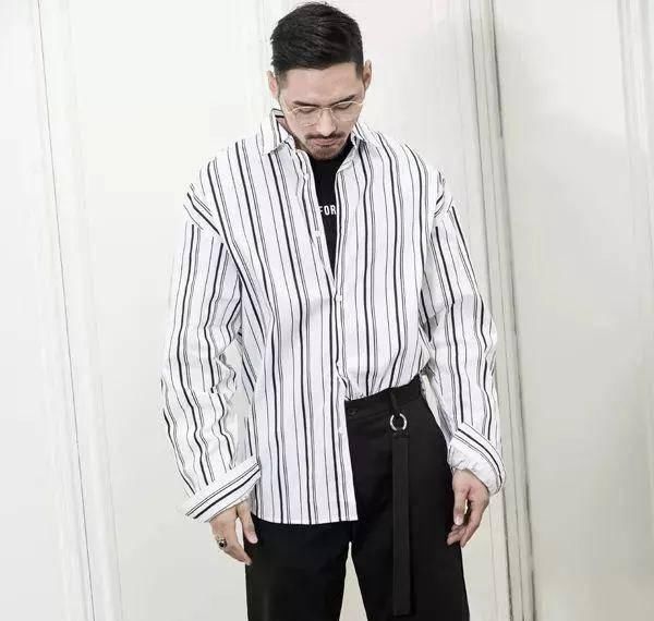 「条纹」距离征服春夏穿搭,就差一件条纹单品的距离
