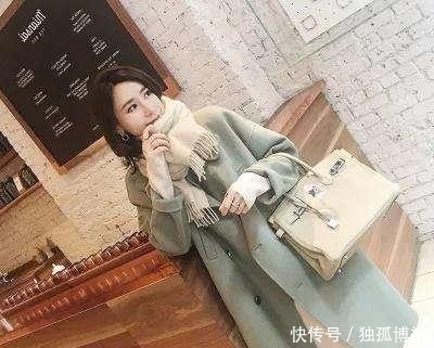  『主流』发现：焦糖色早过时，现主流森系大衣+赫本裙，保暖清新巨减龄