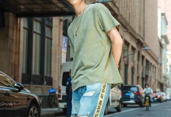  「营造」男生最潮流的时尚搭配 营造出最炫彩的个人形象