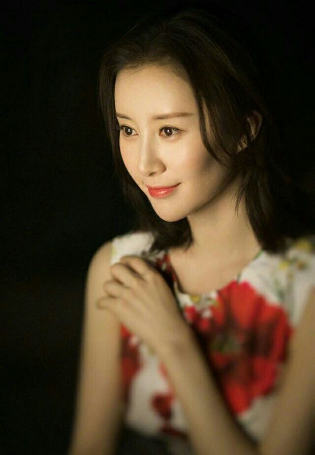 清纯靓丽时尚魅力女神舒畅写真，美美哒少女风!