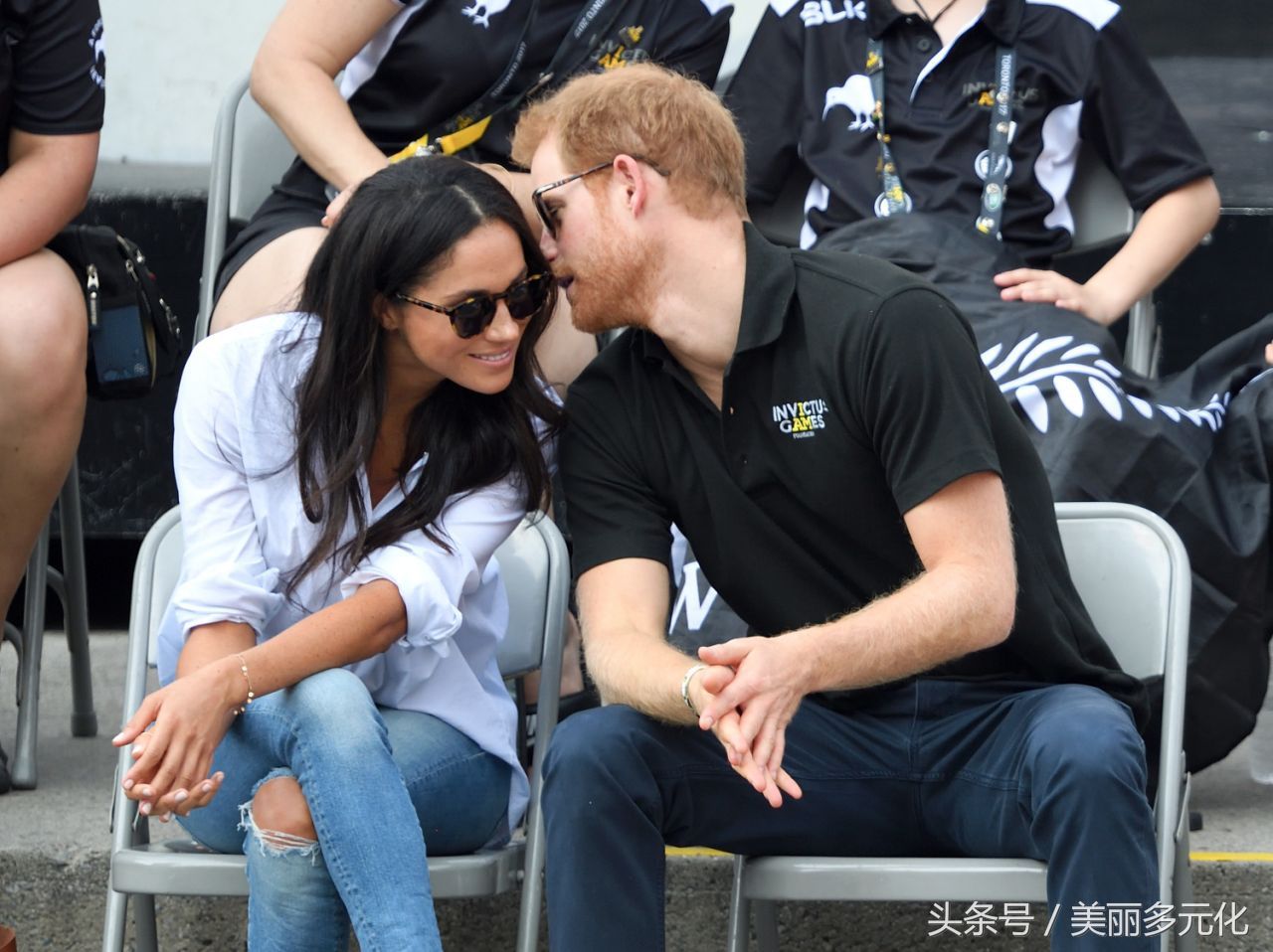 当梅根穿上白衬衣，瞬间找回往日魅力!网友:果然适合休闲风