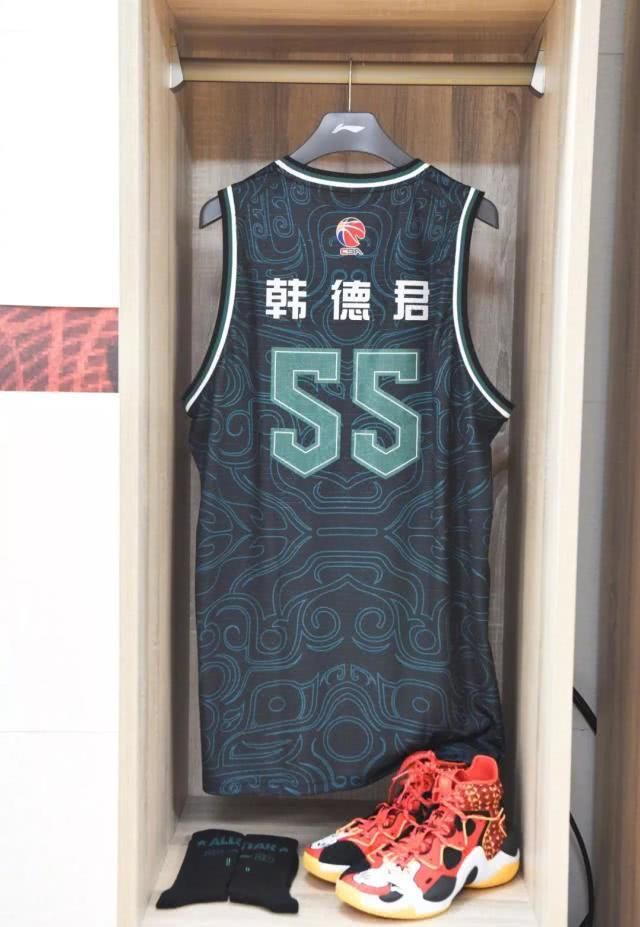 郭艾伦cba全明星球鞋