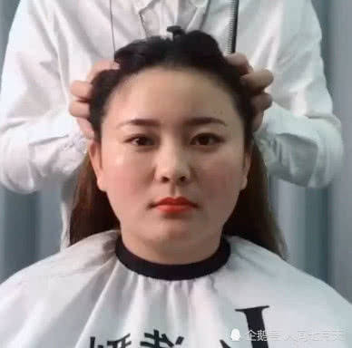 圆脸小姐姐的逆袭，剪完头发她却哭了，网友：这个小姐姐有点美