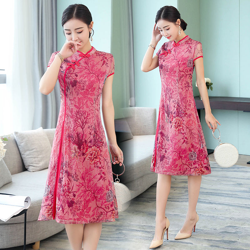 身材丰满的女人要穿“贴身”旗袍，前凸后翘撩倒一片人