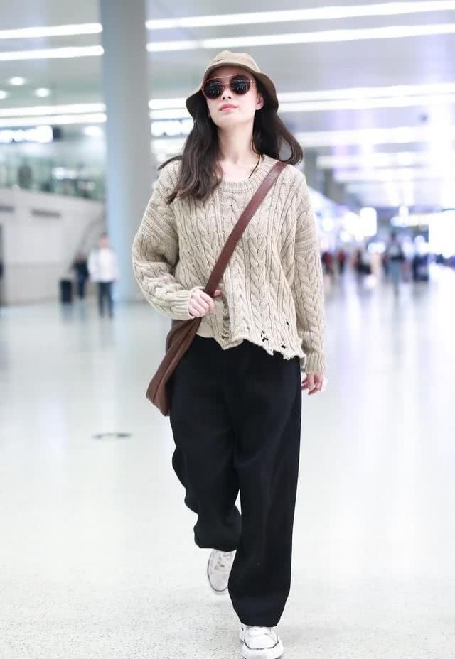  [工作]春天拿下工作、聚会活动、踏春各种各样场所，怎能少了一双时尚潮流好搭的休闲鞋