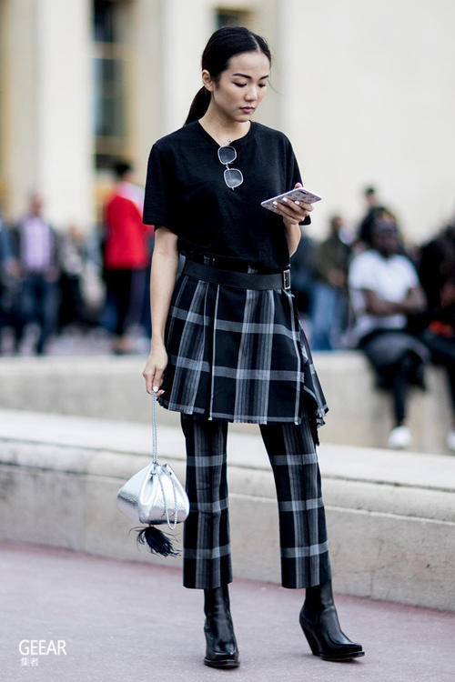 让时尚达人教你把格子裙怎样穿出经典时髦感!