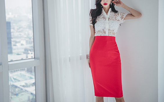 女神孙允珠，葡红浓香干邑雪白花绣及膝裙