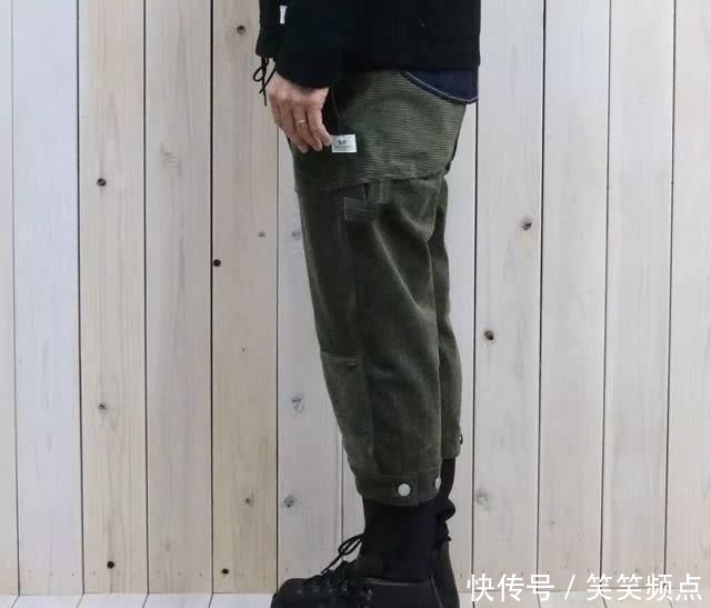  服饰：一条“普通”的灯芯绒裤，成功吸了跨年女孩子的目光