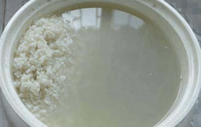 水里加这个东西做洗脸水, 不出30天, 除色斑, 除皱纹!