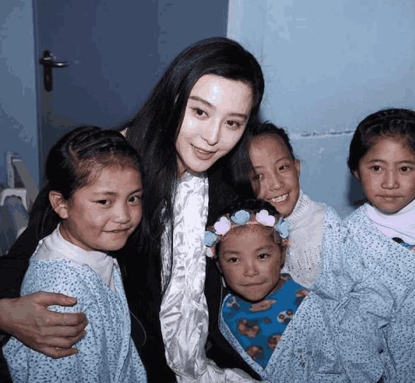 范冰冰发15字微博被打脸,网友:发烧49度还在做公益?